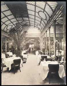 Eetkamer in het Hotel Imperial, 1904