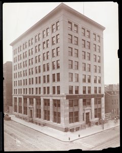 Buitenaanzicht van het Parke, Davis en Co. gebouw, Hudson en Vestry Streets, New York, 1910 door Byron Company