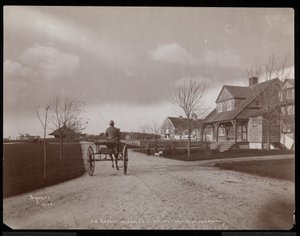 Algemeen uitzicht op huizen en gebouwen op het landgoed van F.G. Bourne in Oakdale, Long Island, New York, 1900 door Byron Company
