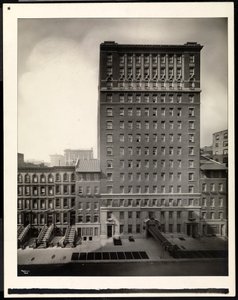 Hotel La Salle, 30 East 60th Street, New York, 1920 (zilvergelatinedruk) door Byron Company