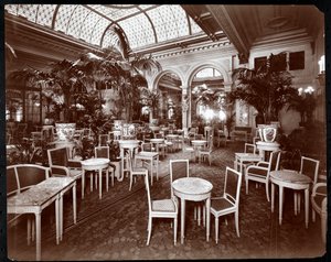 Lounge in het Plaza Hotel, c.1907 door Byron Company