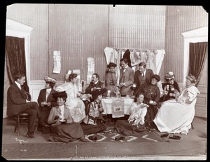 Mevrouw G.G. Haines, Theekransje in de Kleedkamer, 1902 door Byron Company