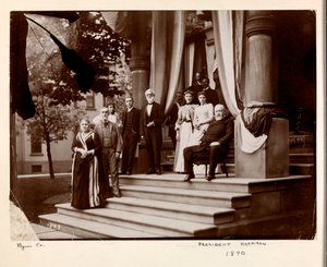 President Benjamin Harrison en groep, 1890