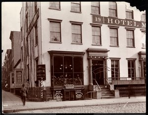 Het Hotel Martin aan 19 Lafayette Place, New York, 1896 door Byron Company