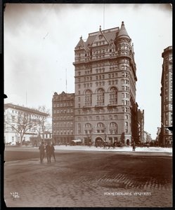 Het New Netherland Hotel, 5th Avenue en 59th Street, New York, 1898 door Byron Company