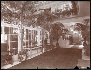 De Lobby en Registratiedesk in het Ritz-Carlton Hotel, ca. 1910-11