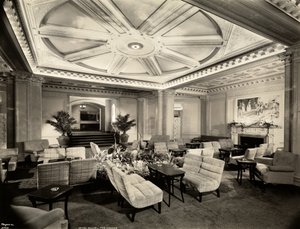 De lounge, kijkend naar het zuidwesten in het Hotel White, 37th Street en Lexington Avenue, New York, 1937 door Byron Company