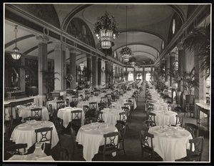 Het dakterrasrestaurant van het Hotel Pennsylvania, 1919 door Byron Company
