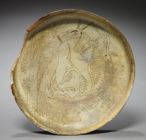 Diep bord met havik, konijn en gebladerte, 1100s