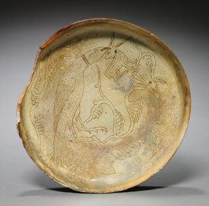 Diep bord met havik, konijn en gebladerte, 1100s