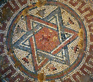 Detail van een mozaïekvloer met de Davidster uit een Byzantijnse kerk in Shiloh, Westelijke Jordaanoever, 4e eeuw AD (mozaïek) door Byzantine Byzantine