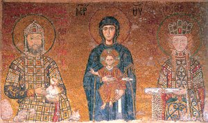 De Maagd met Kind tussen keizer Johannes II Comnenus en zijn vrouw, Irene door Byzantine Master.