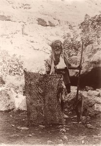 Een jager en lokaas, ca. 1894-1914 door C.A. Hornstein