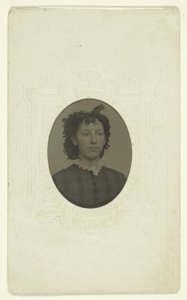 Portret van Viola Mead door C. W. Mitchell