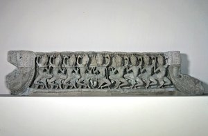 Fronton met negen dansende asparas, laat 12e-vroeg 13e eeuw, uit Bayon, Angkor Thom door Cambodian Cambodian
