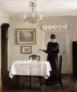Interieur met Dame die een Dienblad Draagt, c.1905