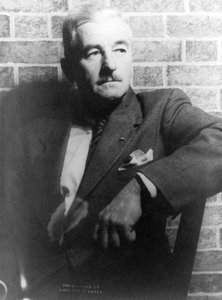 William Faulkner (1897-1962) 11 december 1954 (gelatinezilverdruk) door Carl Van Vechten