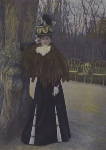 Vrouw in een park in Parijs