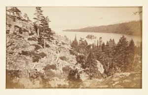 Vier Spoorscenes en vier Uitzichten op Lake Tahoe: Emerald Bay, Lake Tahoe door Carleton E. Watkins