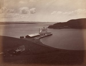 Straat van Carquennes, vanuit Zuid-Vallejo door Carleton Emmons Watkins