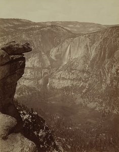Yosemite Falls vanaf Glacier Point, 1865-66, gedrukt ca. 1875 door Carleton Emmons Watkins