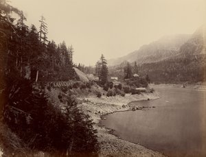[The Middle Block House, Columbia River].