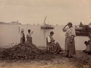 Chioggia, Onder de Marina, ca. 1870 door Carlo Naya