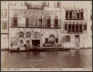 Paleis Da Mosto en de veerboot SS Apostoli