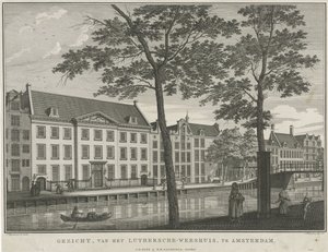 Gezicht op het Lutherse Weeshuis te Amsterdam