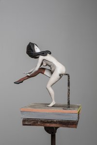 Degas Doll 5, 2017 (beschilderd hars, staal, hout)