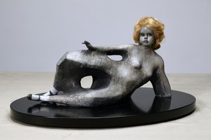 Noordelijk landschap, 2014 (gepatineerd brons, synthetische pruik)