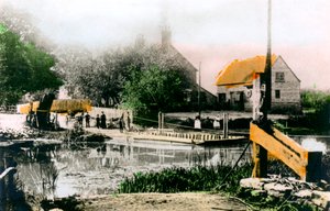 De veerboot bij Bablock Hythe, Oxfordshire, 1926 door Cavenders Ltd