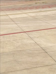 Compositie - Tarmac, 2019 (foto) door Cécile Jamet