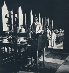 Wren wijnstewards in de Banketzaal van de Grote Wren, 1941 door Cecil Beaton
