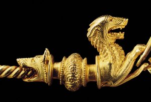 Zeer belangrijke La Tene krijger fibula, detail