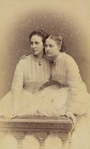 Portret van grootvorstin Alexandra Iosifovna en grootvorstin Olga Constantinovna van Rusland door Charles Bergamasco