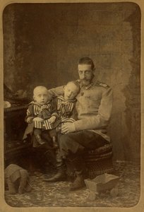 Grootvorst Konstantin Konstantinovitsj van Rusland met zonen, John Konstantinovitsj en Gabriel Konstantinovitsj, door Bergamasco, Charles (Karl) (1830-1896) door Charles Bergamasco