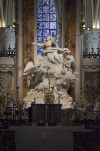 Binnenaanzicht van de Kathedraal van Chartres, het Meesteraltaar (beeldhouwwerk door Charles Antoine Bridan de Assumptie) door Charles Antoine Bridan