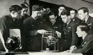 RAF-personeel leert navigatie tijdens de Tweede Wereldoorlog, 1941