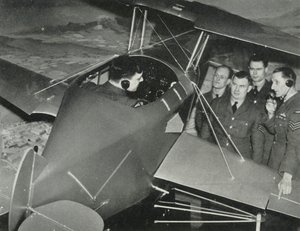 RAF-personeel leert vliegen in een vluchtsimulator tijdens de Tweede Wereldoorlog, 1941