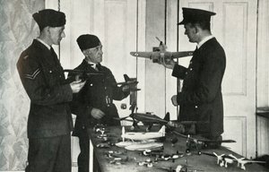 RAF-personeel leert vliegtuigen identificeren tijdens de Tweede Wereldoorlog, 1941