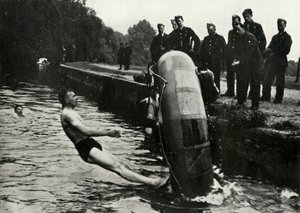 RAF-personeel leert een reddingsvlot te gebruiken, 1941
