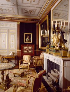 De salon van de bezoekers en links portret van koningin Hortense, Château de Malmaison in Rueil-Malmaison