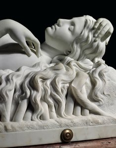 Levensgrote figuur van Rhodopis op sokkel door Charles Francis Fuller