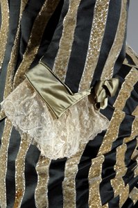 Avondjurk, ca. 1884 (detail van arm) door Charles Frederick Worth