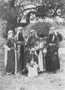Groep Drusische dames, ca 1913 door Charles J. S. Makin