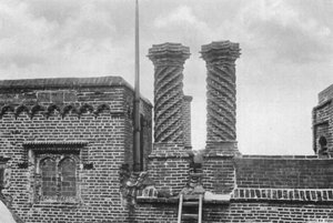 Oude schoorstenen door Charles Latham