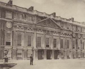 Hampton Court Palace, de Oostzijde door Charles Latham
