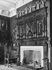 In de Porseleinkamer door Charles Latham