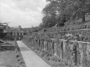 Llangedwyn vanuit het Oosten door Charles Latham